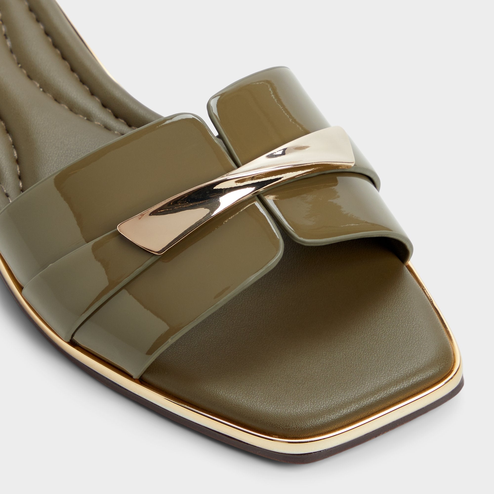 ALDO Darlina sandales plates vernis brides larges