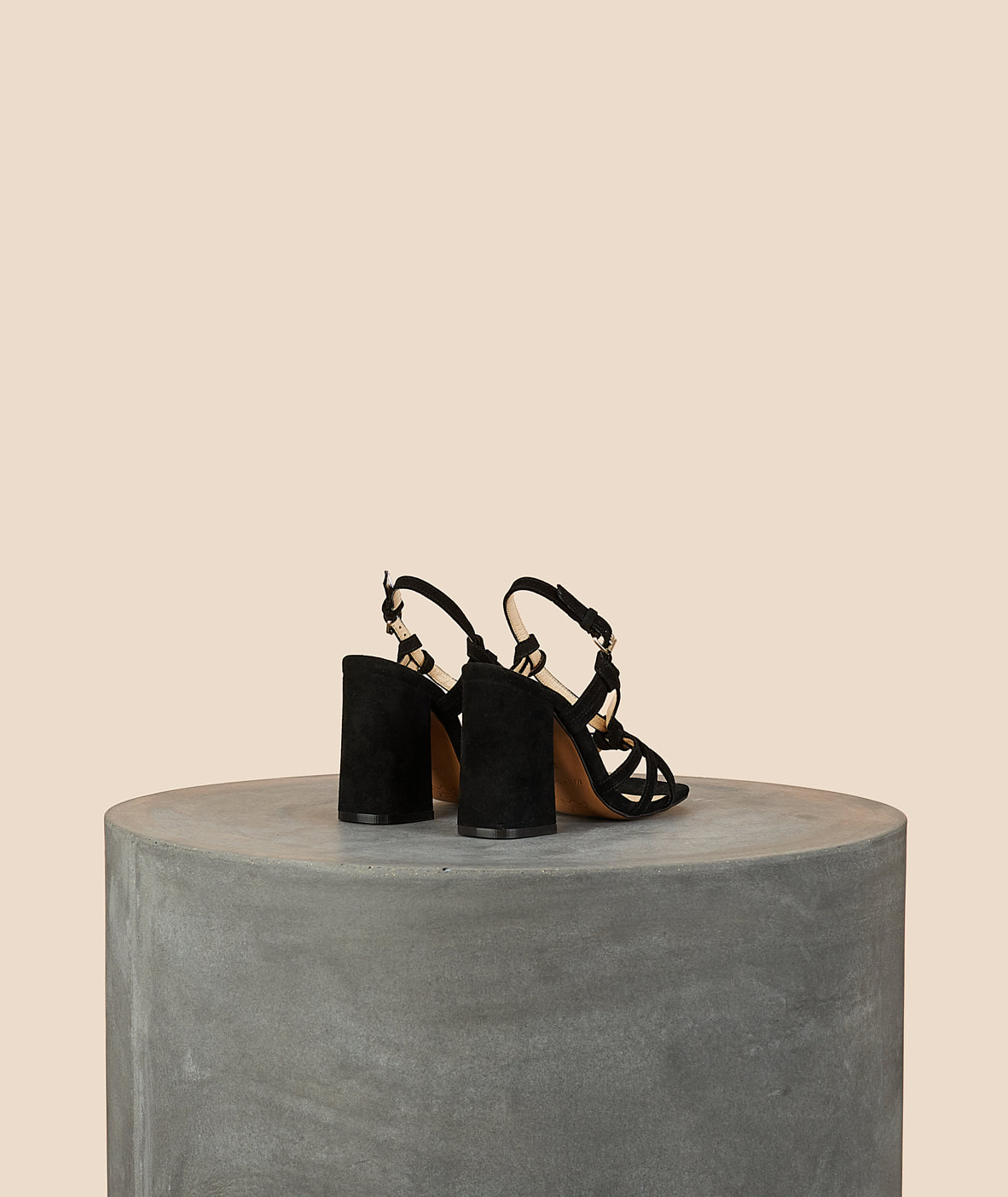 Tila March Noeud sandale daim noir talon 8 cm