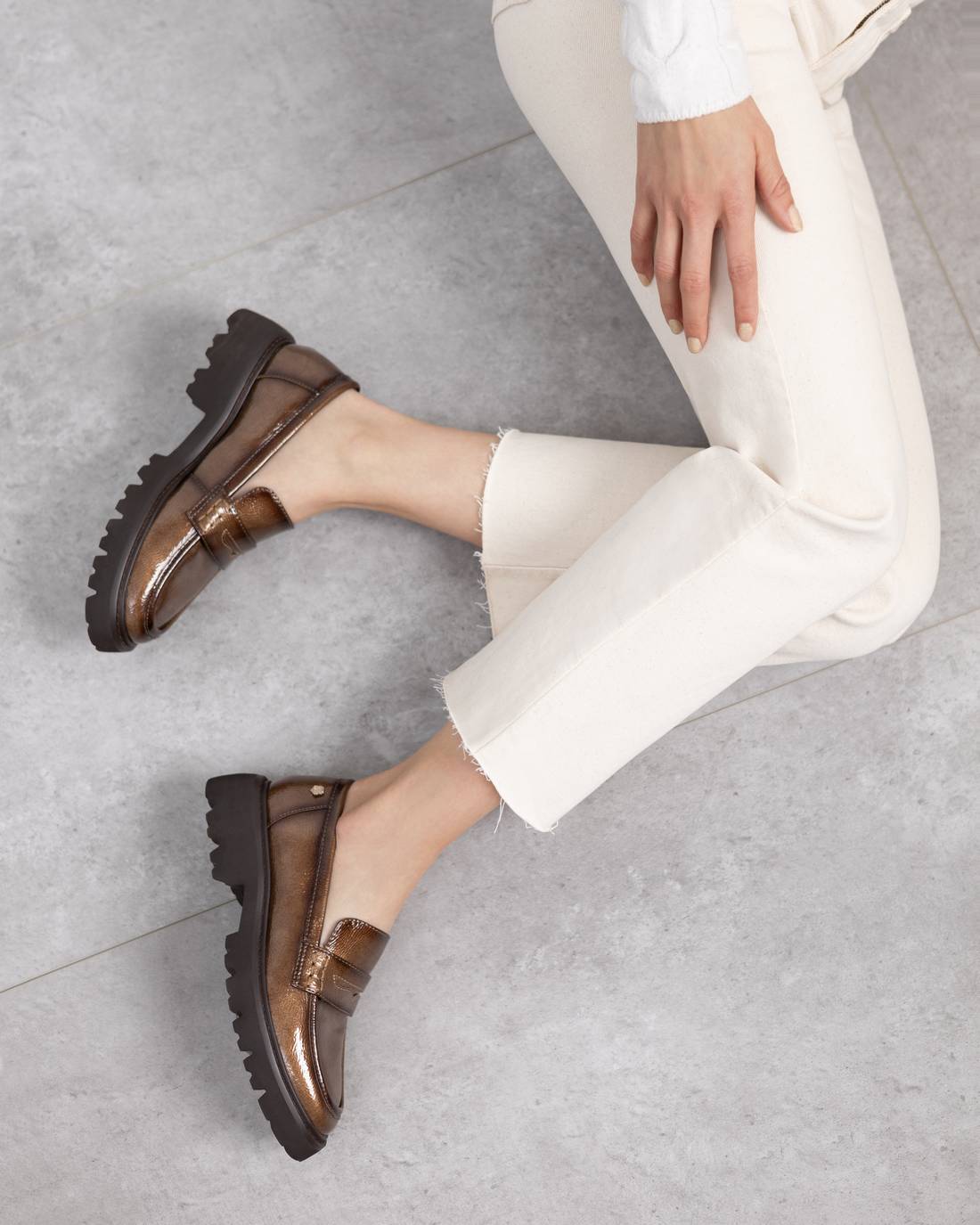 Carmela 16255104 mocassin verni taupe plat