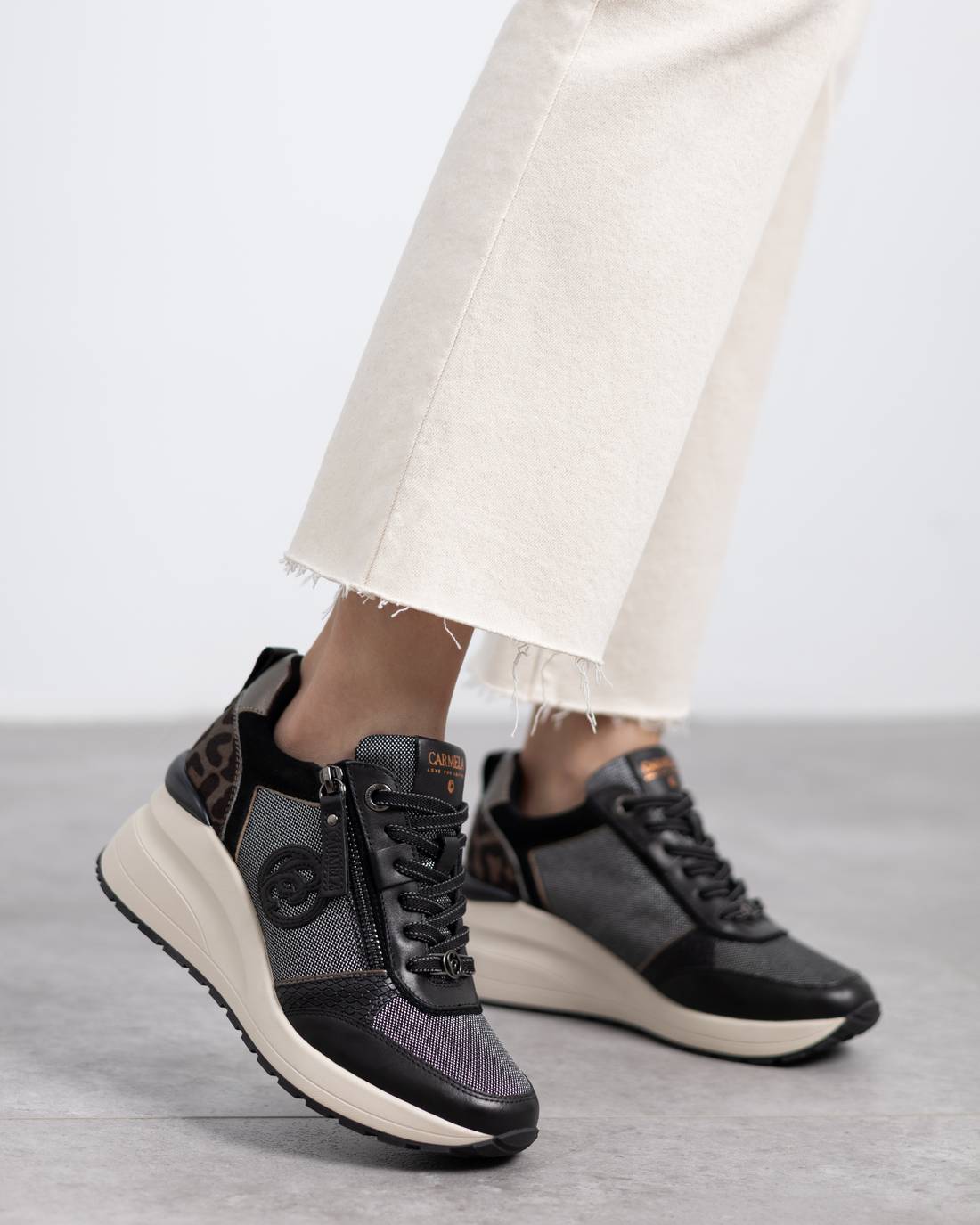 Carmela 16252101 baskets compensées noir cuir