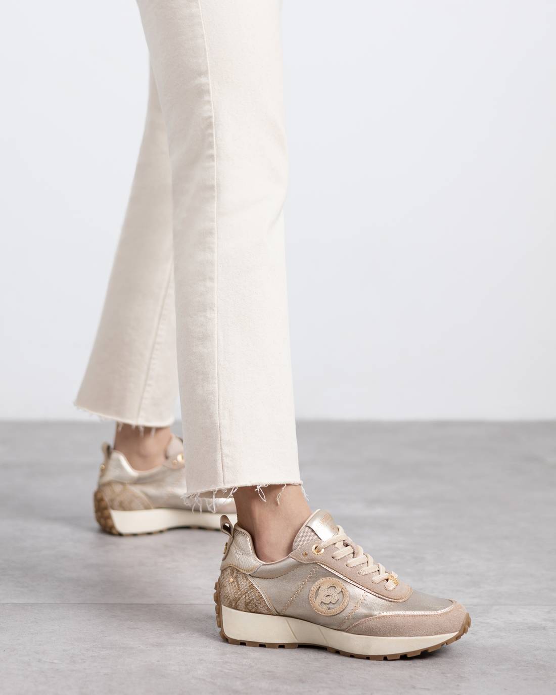 Carmela 16269902 basket femme beige synthétique lacets