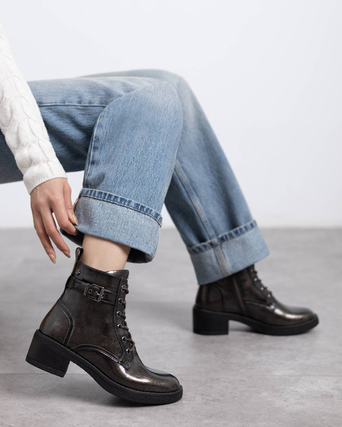 Carmela 16257703 bottines femme talon gris verni