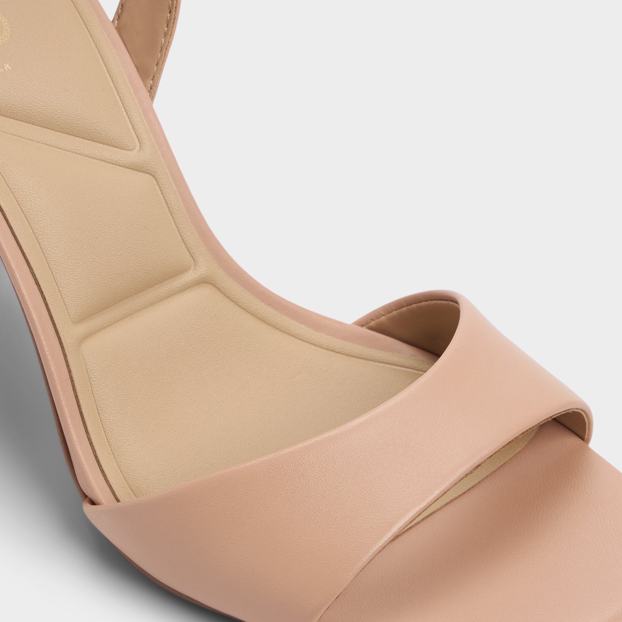 ALDO Serenya sandales taille 7 talon bloc nude