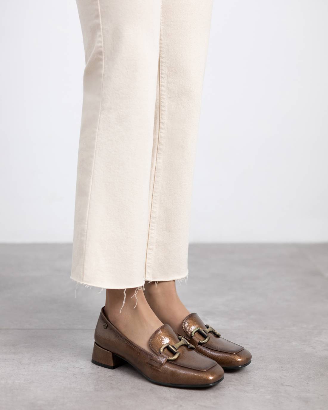 Carmela 16253902 mocassins femme taupe chaîne