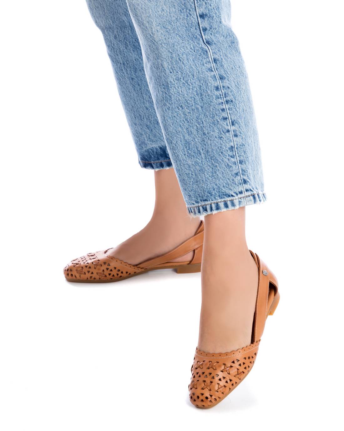 Carmela 16067204 ballerines cuir marron ajouré plat