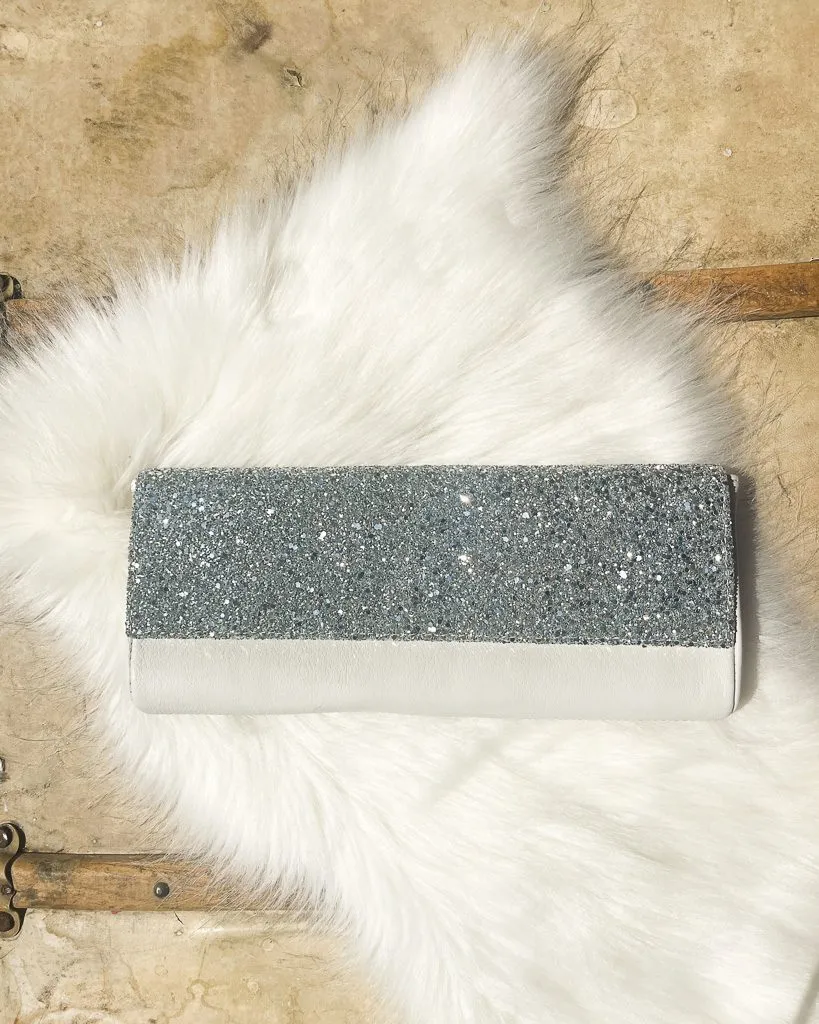 Dessine Moi Un Soulier pochette longue cuir blanc argent