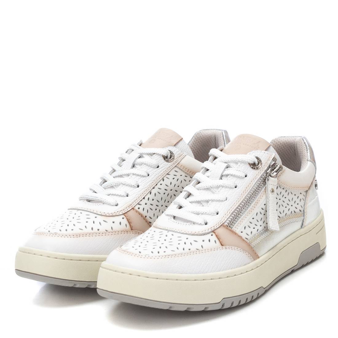 Carmela 16141401 baskets femme blanche cuir plat