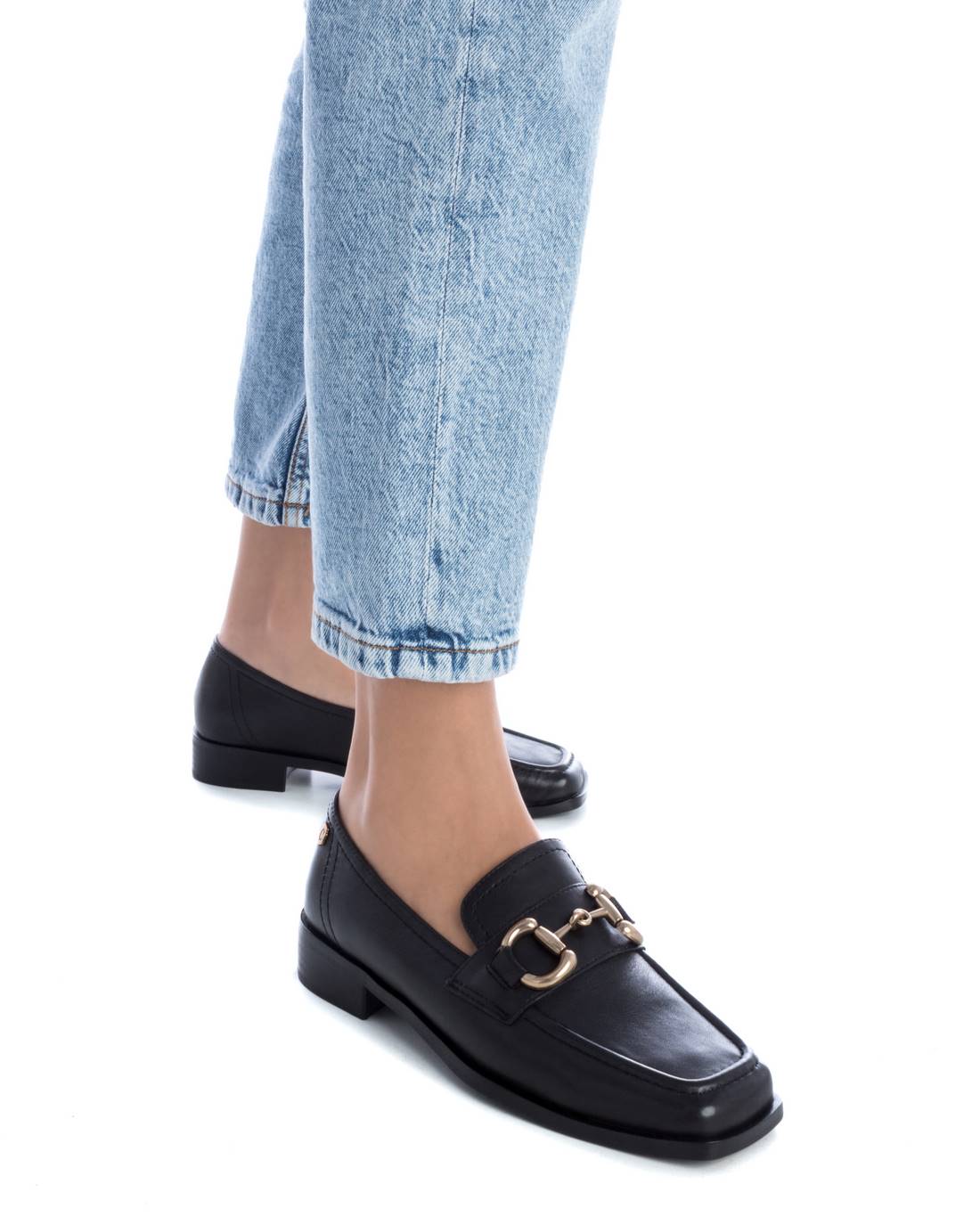 Carmela 16123402 mocassins cuir noir bout carré