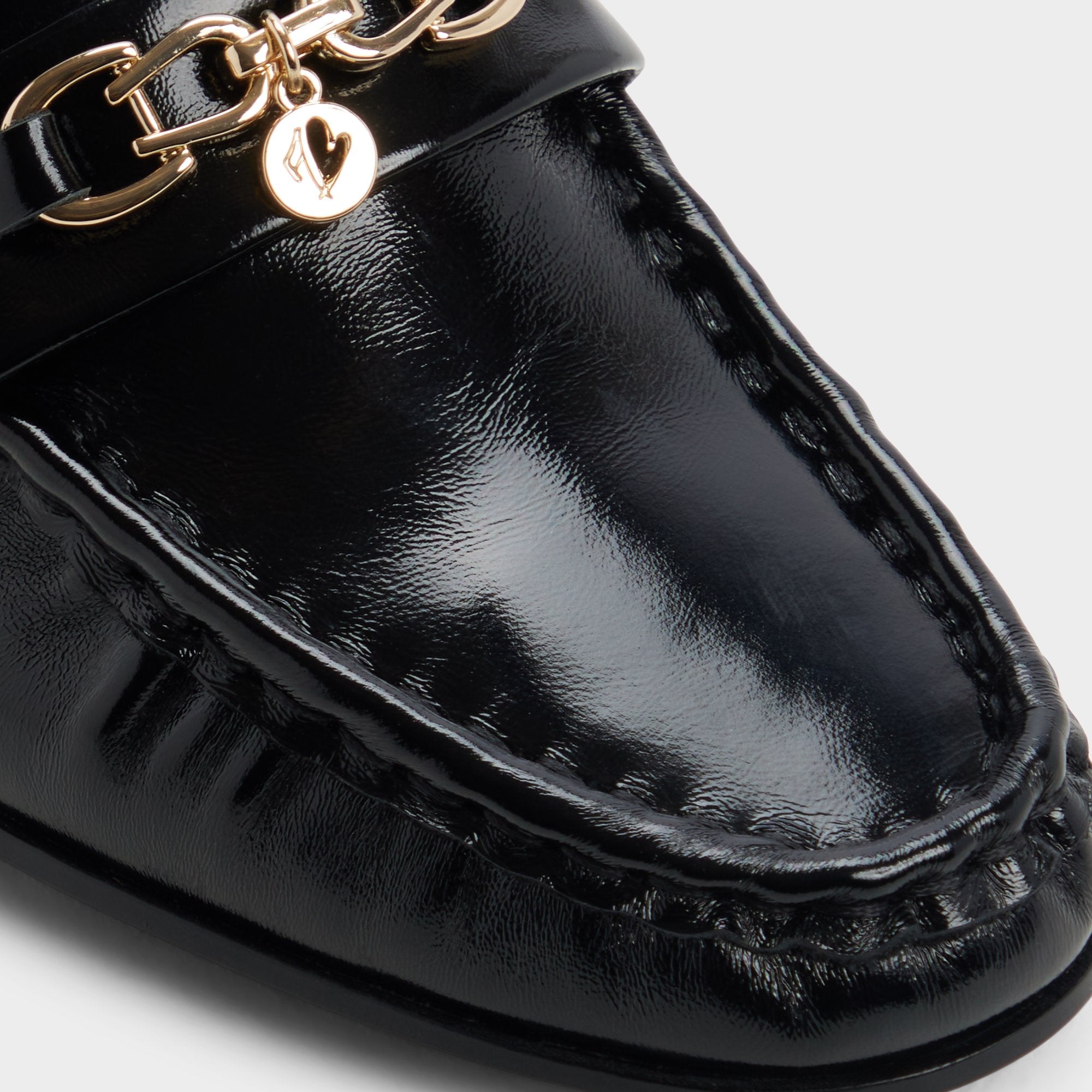 ALDO Verillon mocassins vernis boucle dorée