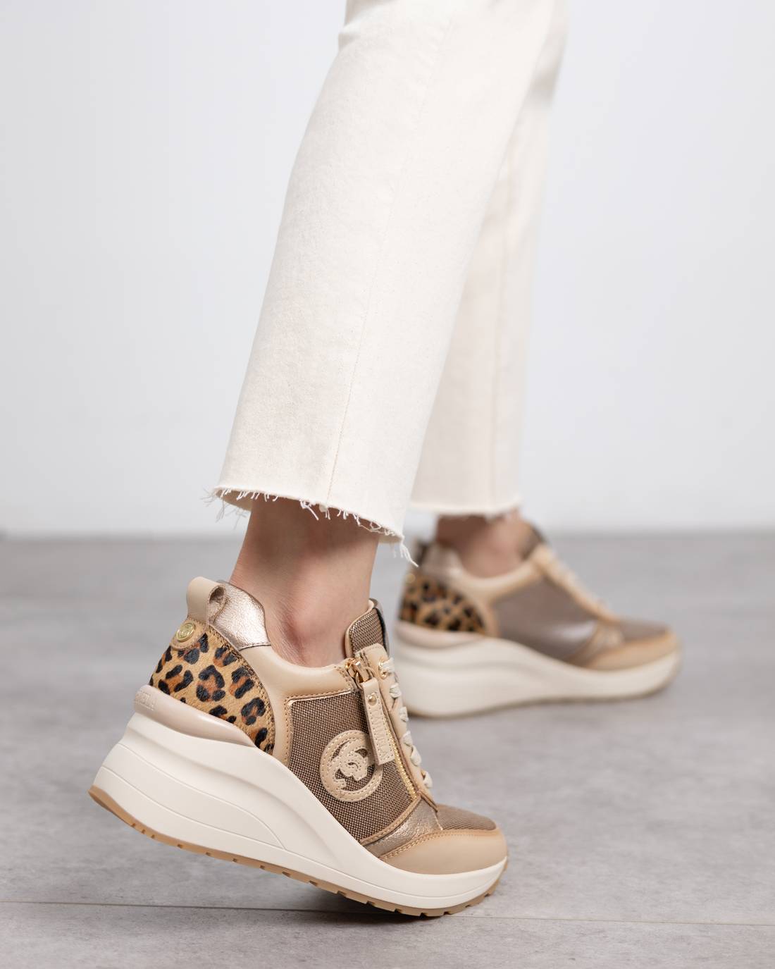 Carmela 16252102 basket beige cuir compensée