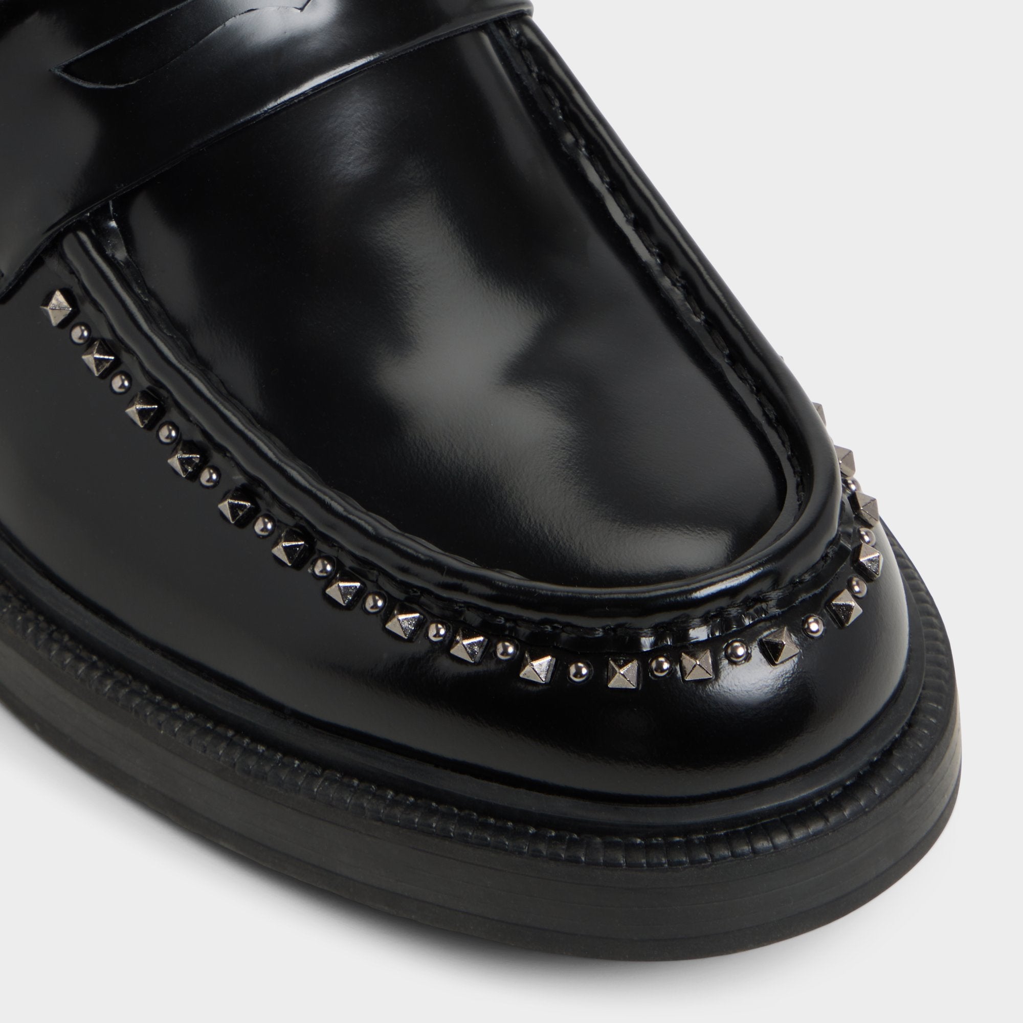 ALDO Zollo mocassins vernis cloutés semelle crantée