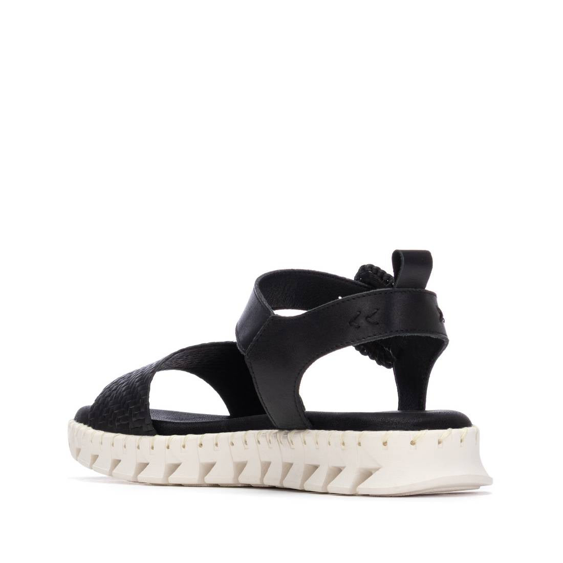 Carmela 16326603 sandales plates noires cuir tressé